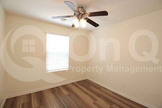 Building Photo - 139 E Bluejay Dr