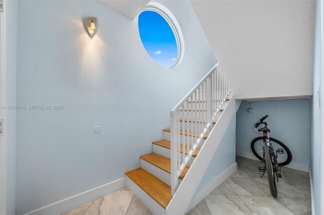 Building Photo - 311 N Surf Rd