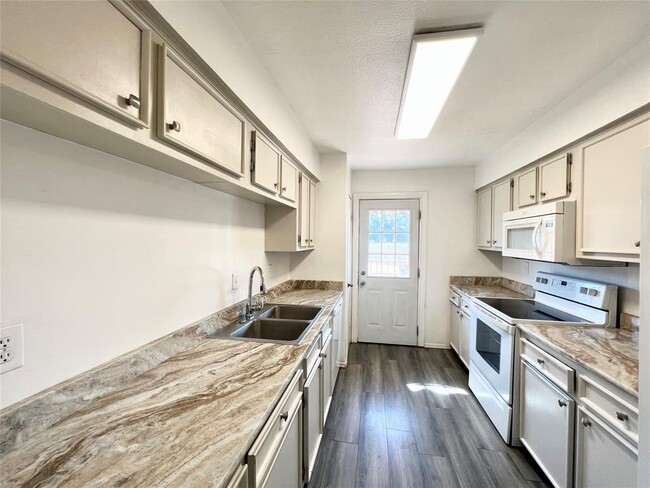 Building Photo - 1300 Eagle Lake Rd