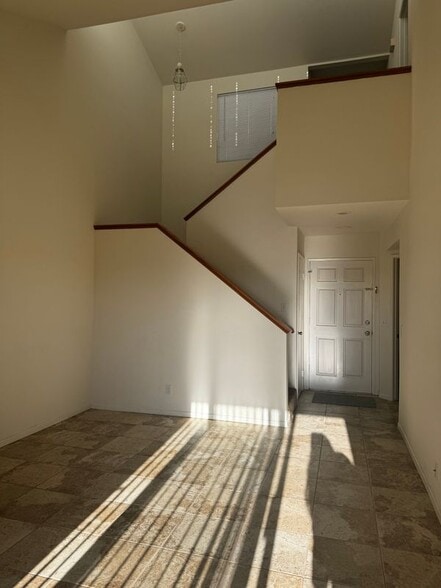 Building Photo - 126 E Pearl St