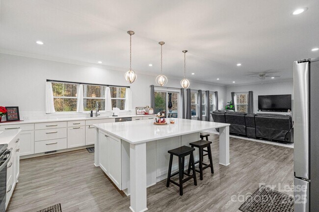 Building Photo - 122 Rutan Ct