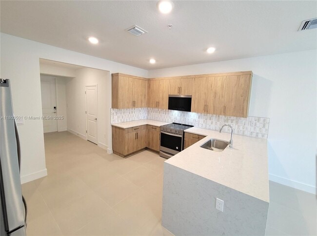 Building Photo - 263 SW 169th Ln