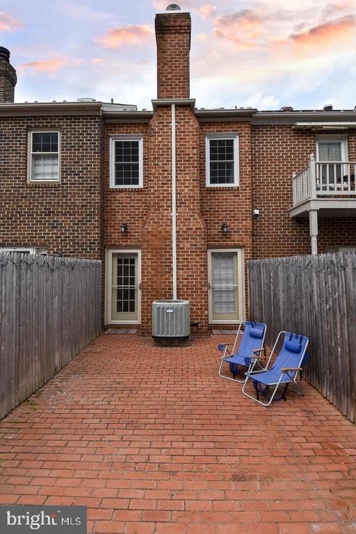 Building Photo - 515 Tobacco Quay