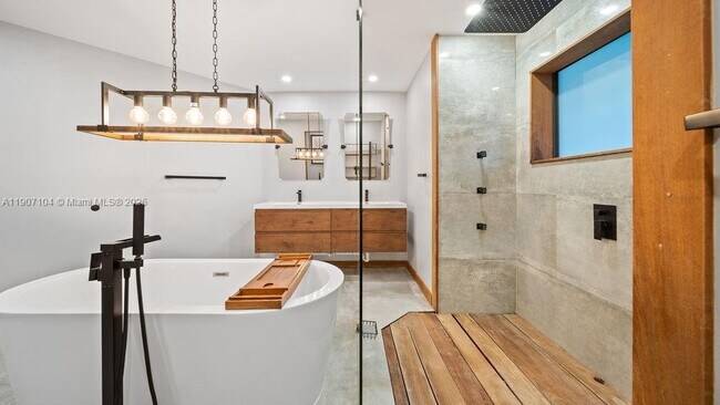 Building Photo - 5831 NW 81st Terrace