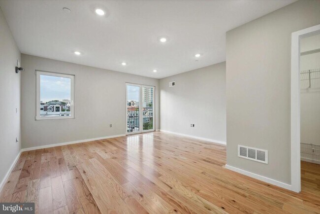 Building Photo - 1515 W Stiles St