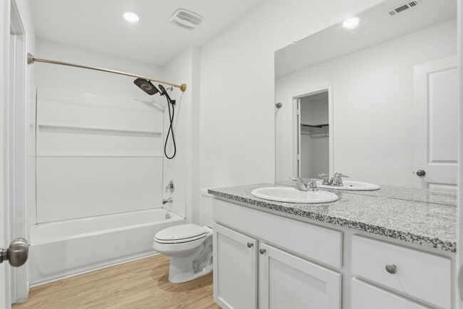 Building Photo - Single-Story 3/2 Rental Near Lackland Air Force Base | No Carpet | Fridge Included |