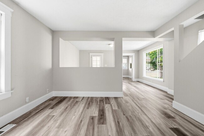Building Photo - Newly Renovated 2 Bedroom Single Family Home