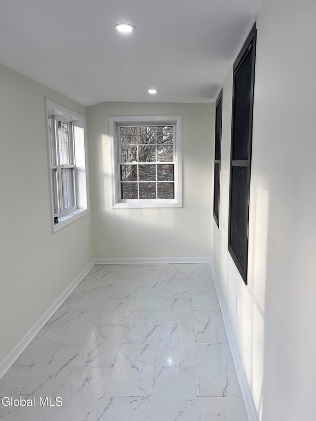 Building Photo - 34 Center St