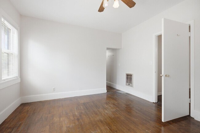 Building Photo - 924 Kirkwood Ave