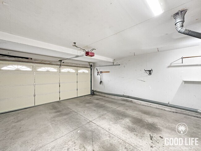 Building Photo - Mission Viejo Gem! Private Yard, Vaulted Ceilings & Resort-Style Pool + Spa