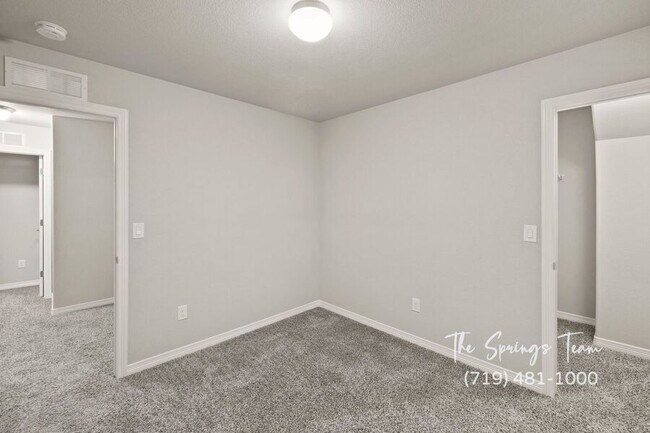 Building Photo - 10957 Matta Dr