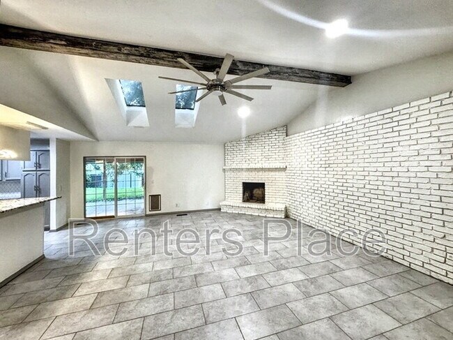 Building Photo - 112 W Timberlane St
