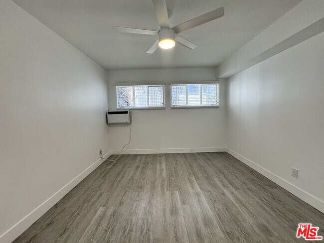 Building Photo - 1279 N Harper Ave
