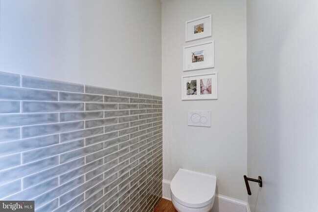 Building Photo - 1327 R St NW