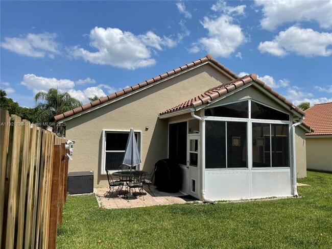 Building Photo - 1972 Oak Berry Cir