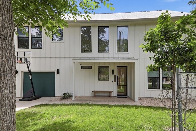 Building Photo - 201 Kahana Ln