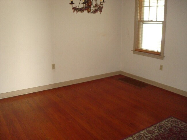 Building Photo - 119 W Colebrook St