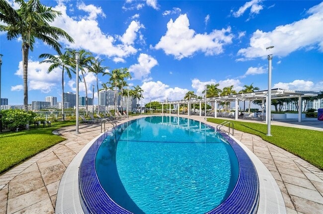 Building Photo - 601 NE 36th St