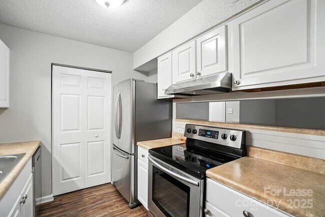 Building Photo - 5020 Sardis Rd