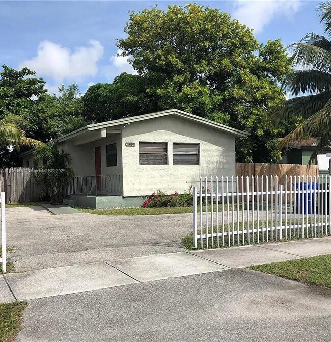 Primary Photo - 2941 NW 25th St