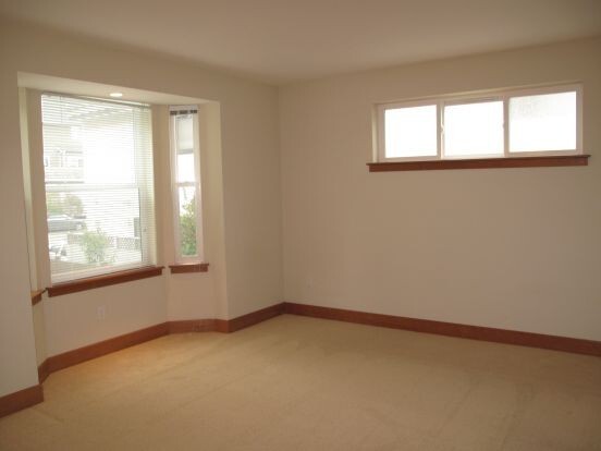 Building Photo - Gorgeous 3 bed/3.5 bath Queen Anne Townhouse!