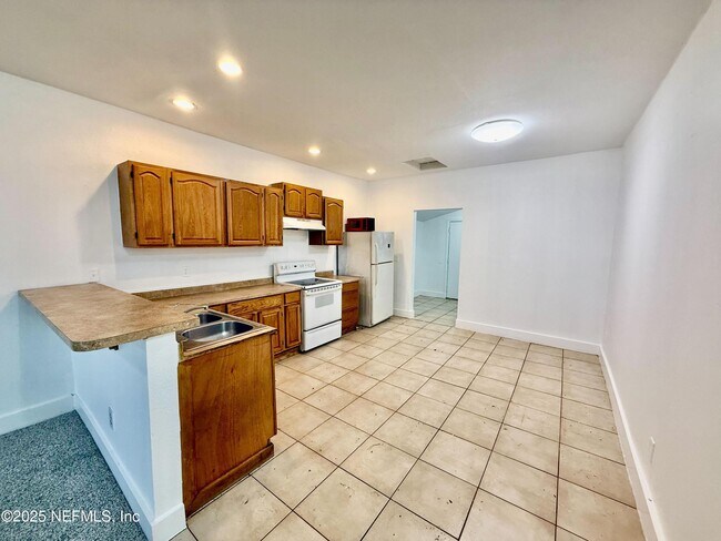 Building Photo - 2780 Sunnyside St