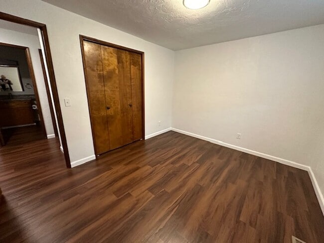 Building Photo - Remodeled Unit Of A Duplex with Central AC & Fenced Back Yard / Will Consider A Small Pet