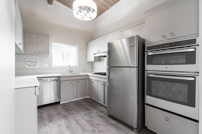 Building Photo - Attached garage!