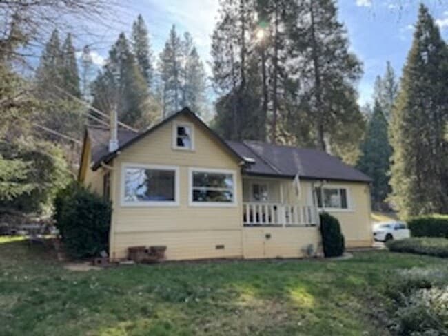 Building Photo - Welcome to this charming 3 bedroom, 2 bathroom house located in  Nevada City