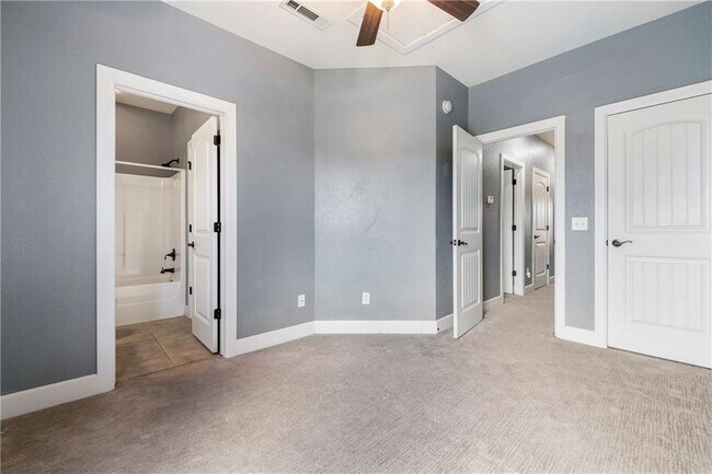 Building Photo - 5207 S 65th Pl