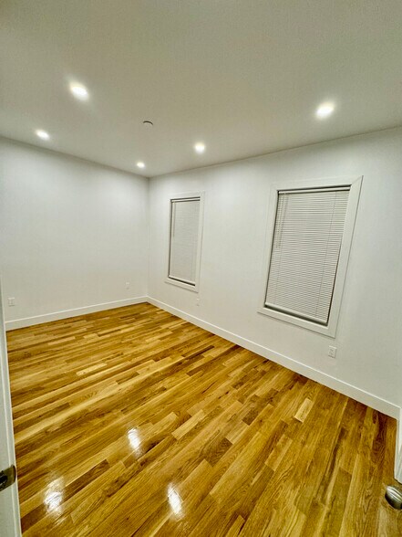 Building Photo - 74 Corona St