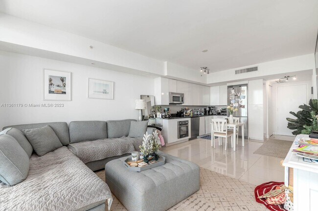 Building Photo - 92 SW 3rd St