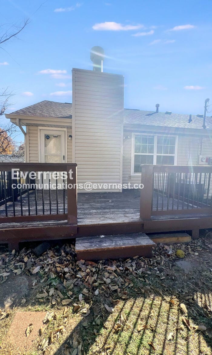 Building Photo - 325 Fawn Valley St