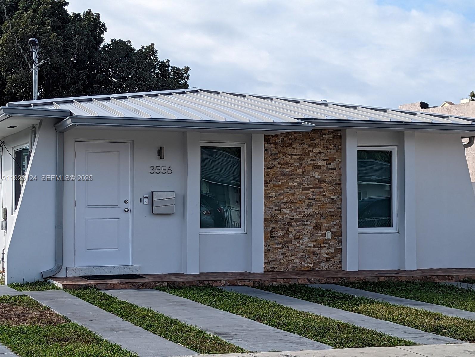 Building Photo - 3554 SW 13th Ter