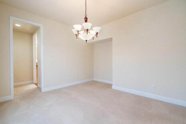 Building Photo - 5Br/3.25Ba Sammamish Home