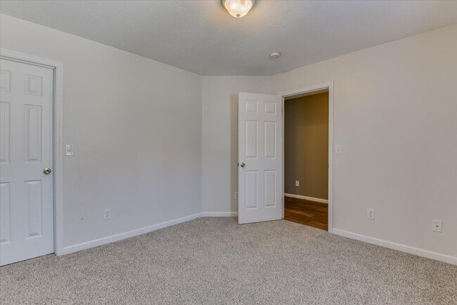 Building Photo - 131 Bevington Dr