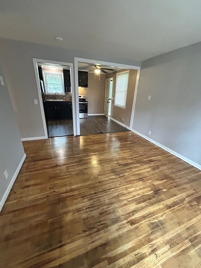 Building Photo - Three Bedroom Two Bath Home