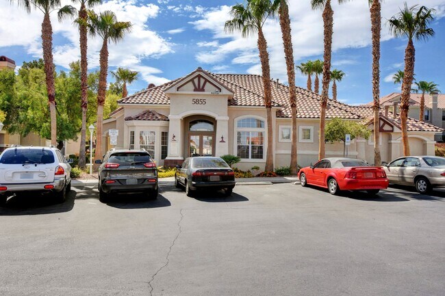 Building Photo - Beautiful  2bed 2bath Gated Community