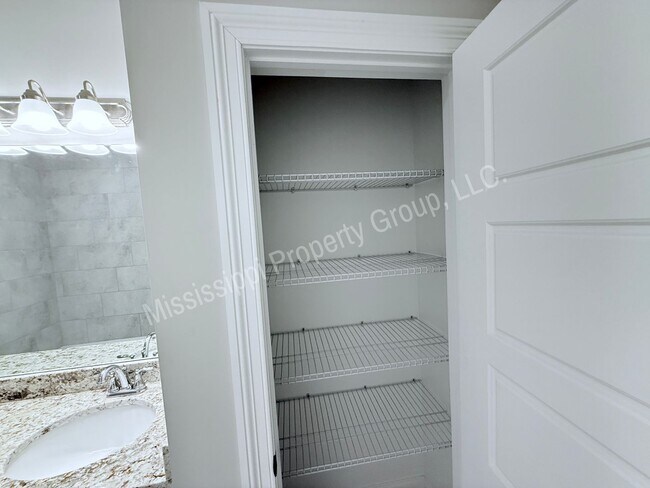 Building Photo - 4088 Fieldstone Lp