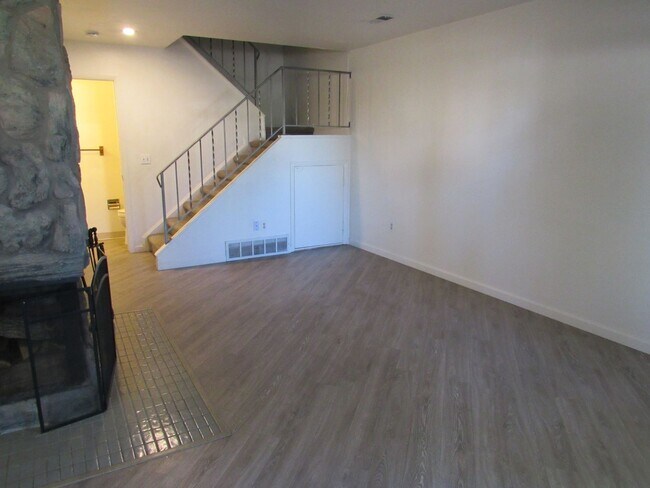 Building Photo - 3 bedroom condo in ARVADA
