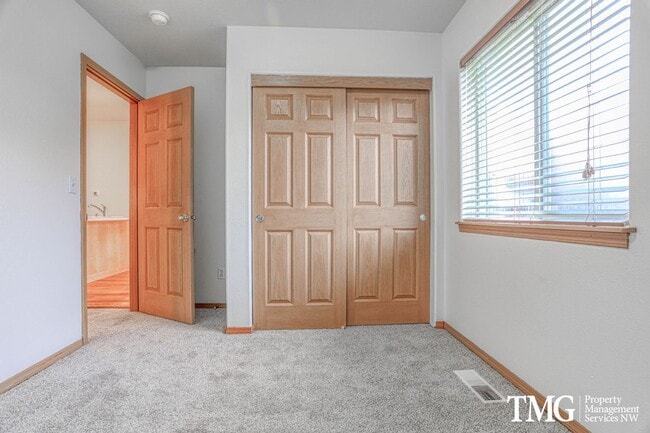 Building Photo - Beautiful Orchards Home with Spacious Layout