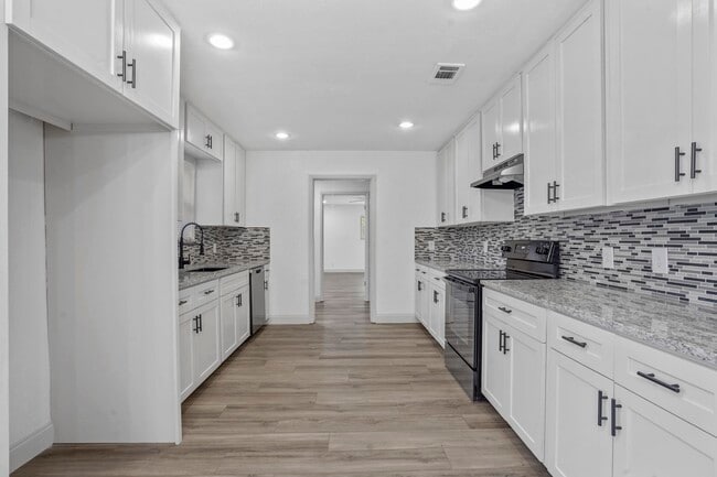 Building Photo - 514 Canyon Ridge Dr