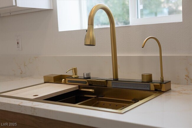 Building Photo - 7724 Rancho Destino Rd