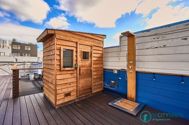 Building Photo - Russian Hill: Remodeled Top Floor Flat w/ In-Unit Washer & Dryer, A/C, Private Roof Deck, Sauna, ...