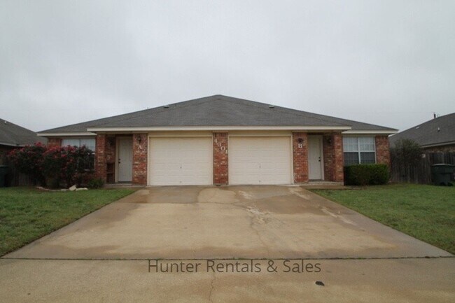 Building Photo - 4301 Thunder Creek Dr