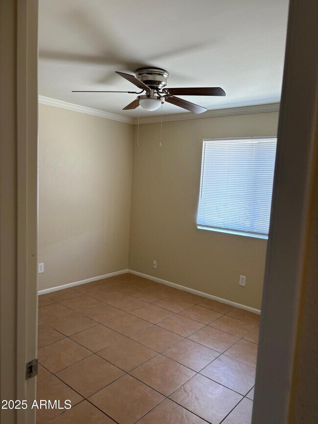Building Photo - 909 S Priest Dr