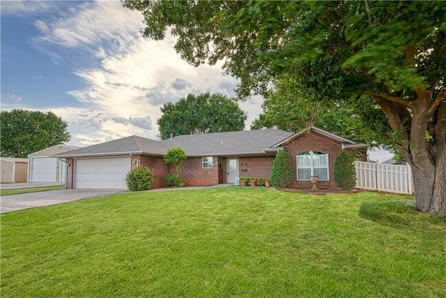 Building Photo - 319 Sondra Dr