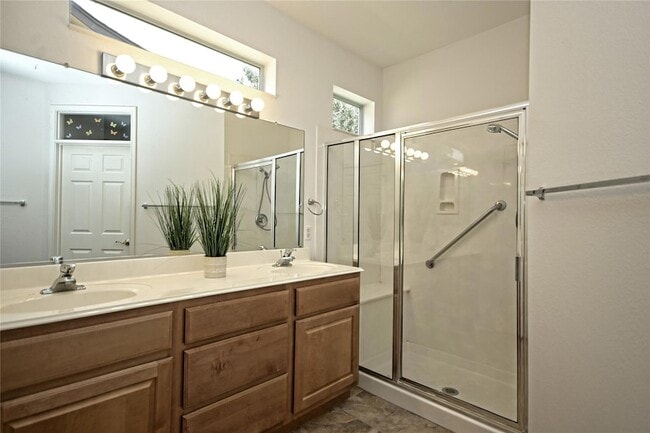 Building Photo - 112 Bluebell Dr
