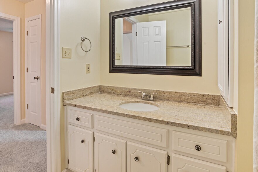 Building Photo - 523 Blue Ridge Crossing