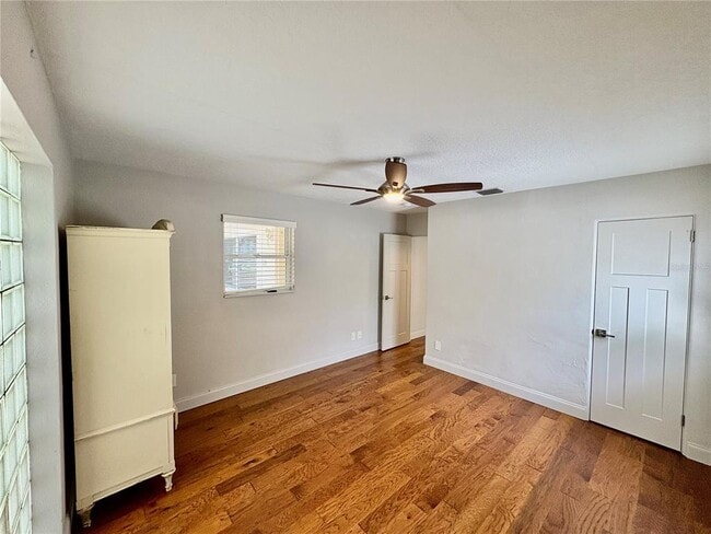 Building Photo - 438 Lakeview Ave